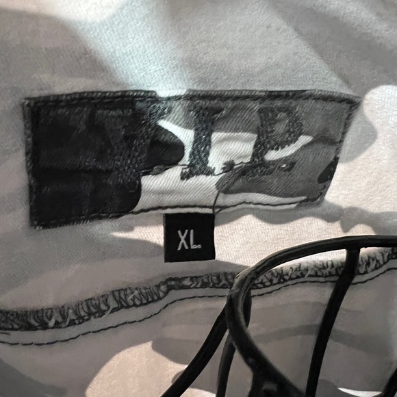 VIP Camo Jacket size XL - Picture 5 of 8